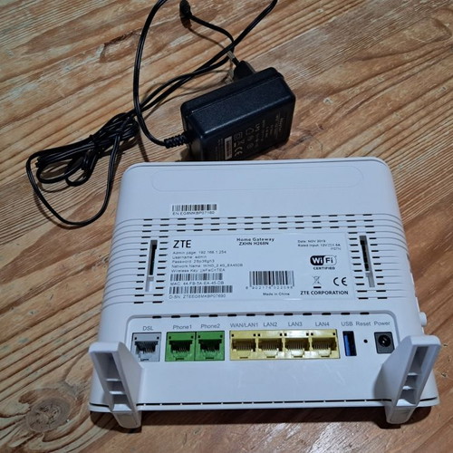 ZTE ZXHN H268n router with power adapter