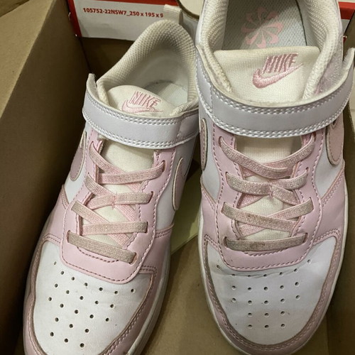 Nike athletic shoes like new, size 34, white and pink