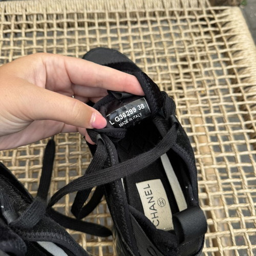 Women’s sneakers size 38, very good condition, black