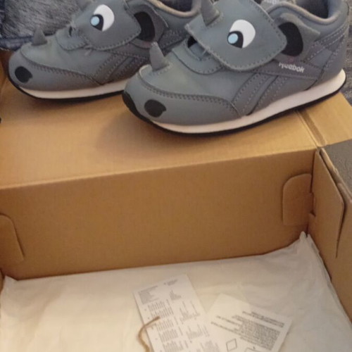 Reebok kids shoes size 24.5 like new, gray with rhino design
