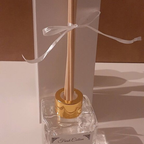 Reed Diffuser new with Fresh Cotton scent 100 ml and 5 sticks