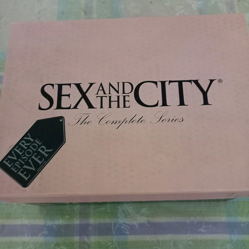 SEX AND THE CITY SEASONS:4,5,6 COLLECTIBLE LUXURY DVD BOX. PRICE DROP