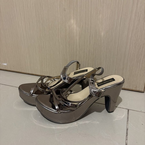 Heels like new, size 38.5, silver