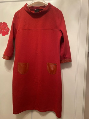 Doca dress size L like new, red