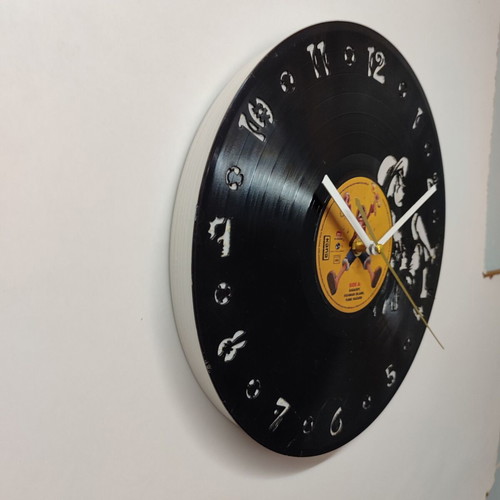 OnePiece Time To Relax Vinyl Record Wall Clock new, analog