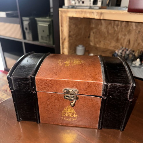 Whiskey Dimple Premium Chest like new, wood and faux leather