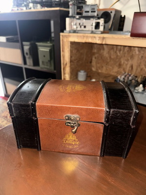 Whiskey Dimple Premium Chest like new, wood and faux leather