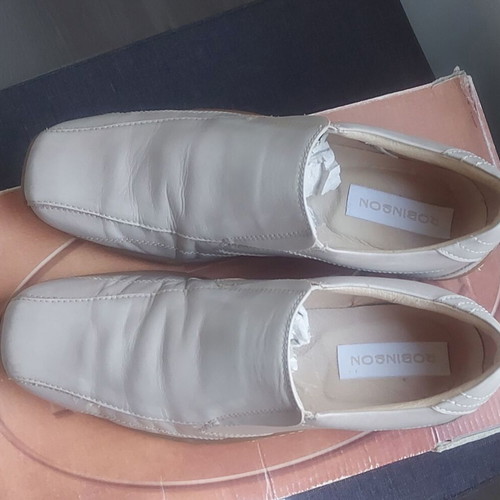 Robinson cream shoes size 42, narrow fit, like new