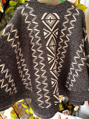 Poncho knitted vest used, size M/L, black and white