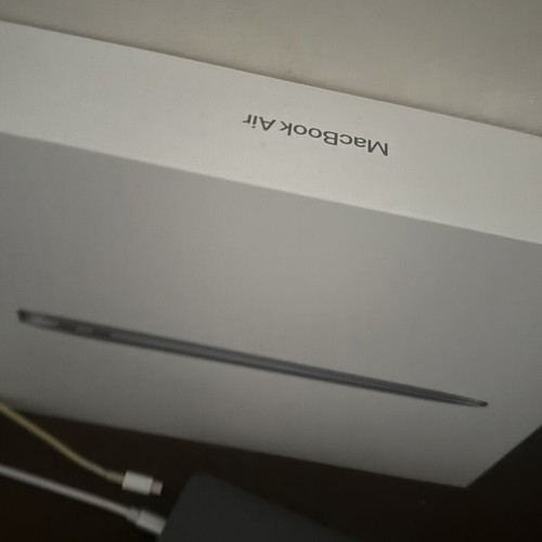 MacBook Air M1 256GB used with original charger and box