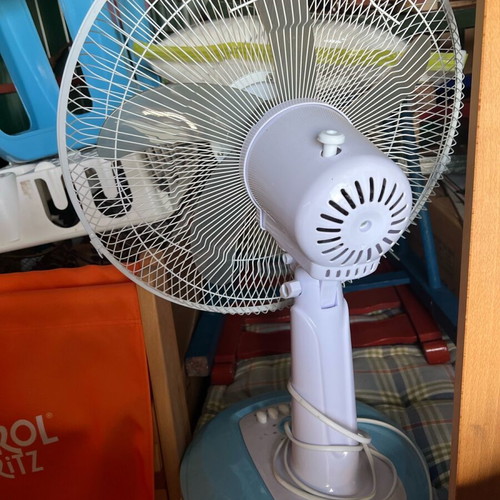 Silver fans with 3 speeds like new, pack of 2