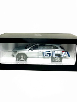Mercedes-Benz GLA 1:18 Diecast μοντέλο ασημί καινούργιο
