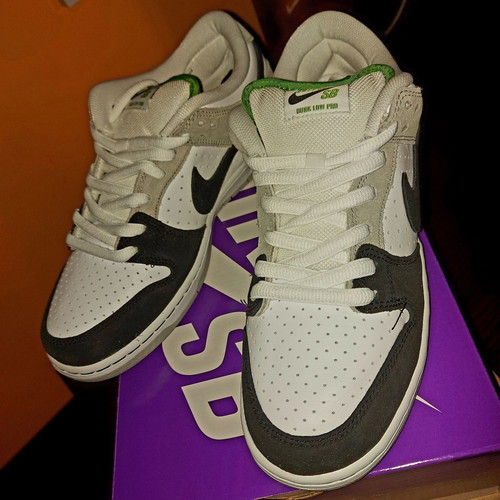 Nike SB Dunk Low Pro "Chlorophyll" new, size 43