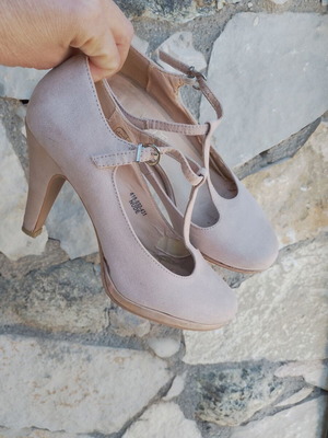 Pumps with strap used, size 38, beige Voi Noi