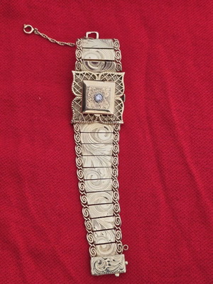 Vintage 14K Gold Swiss Bracelet Watch used with diamond