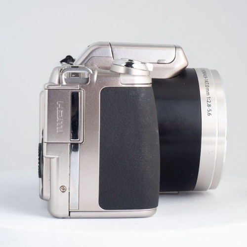 Olympus SP-800UZ 14MP superzoom digital camera used, 30x optical zoom