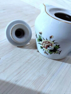 Porcelain spout Hollóházi like new, rare, gold rim