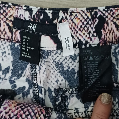H&M cotton shorts with snake print like new, size S