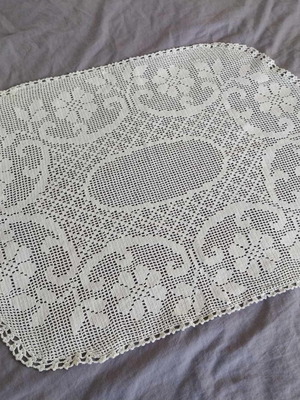 Tablecloth handmade like new, white, cotton yarn