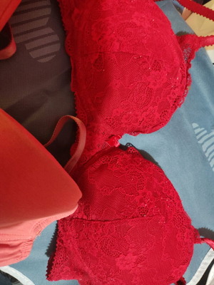 Bra 2 pieces 85b like new
