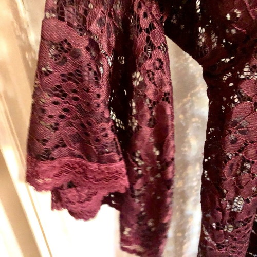 Lace blouse in burgundy with long frill sleeves like new, size XL