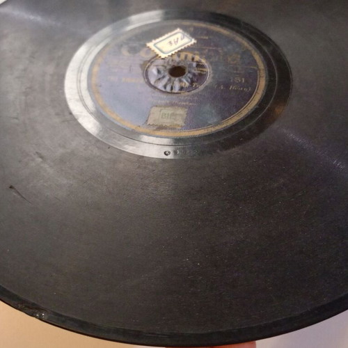 Columbia 78 rpm record used, D.G. 161 with Greek tango songs