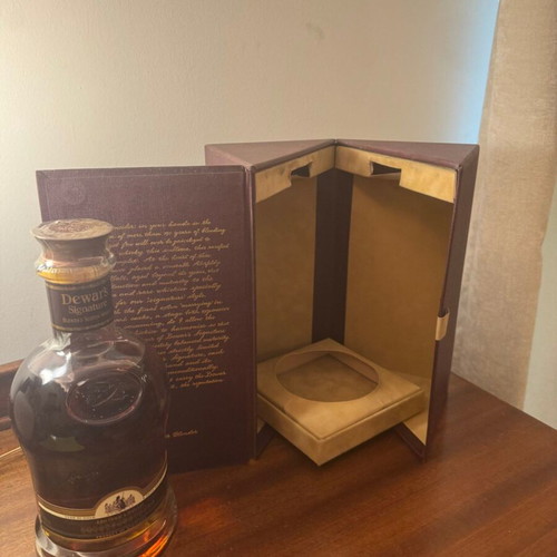 Dewar's Signature Blended Scotch Whisky new, premium collectible with luxury case