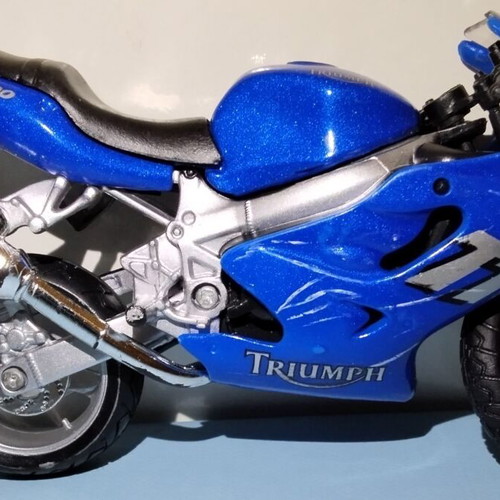 Triumph TT600 and Bonneville Bobber 1:18 scale models like new