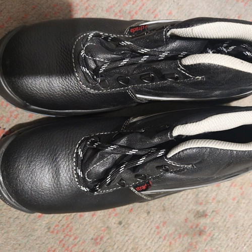 Work safety shoes new, size 43, black and gray