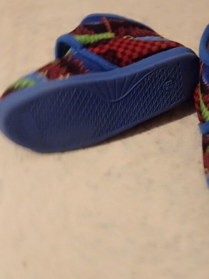Children's slippers used size 28 with Sonic design, blue