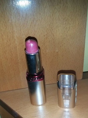 L' Oréal Paris lipstick used