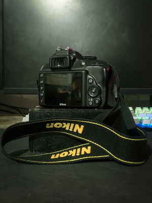 Nikon D3300 used with damaged sensor