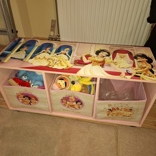 Toy chest like new, 80 cm with wheels