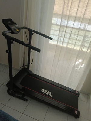 Electric Treadmill like new, foldable with incline and monitor