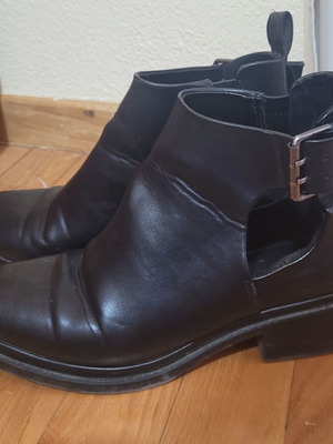 Μποτάκια Zara μεταχειρισμένα με ανοίγματα, μέγεθος 38, μαύρα