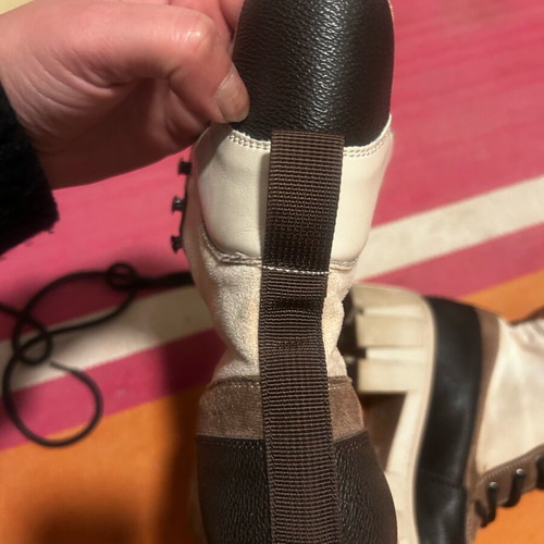 Deezee boots like new, beige and brown