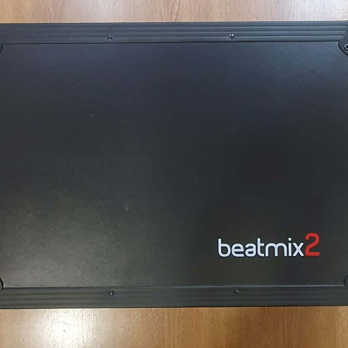 Reloop BEATMIX 2 case used with removable lid and laptop tray