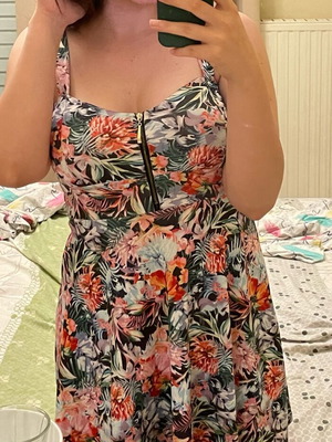 Mini dress like new, colorful with flowers and zipper