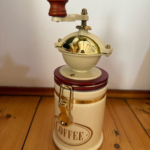 Coffee grinder Bieber used