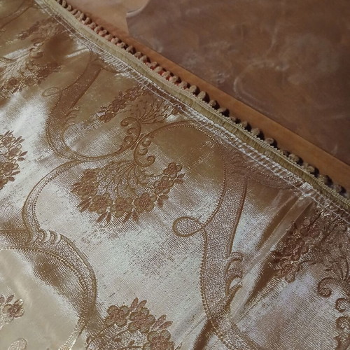 Gold Chenille Quilt new with lace edges 2.55x2.20 m