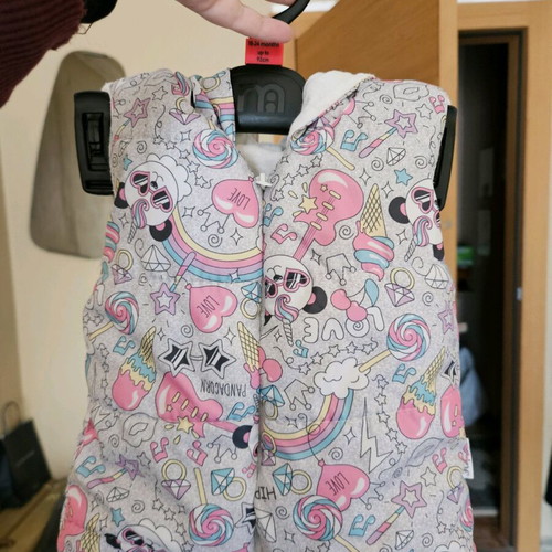 Sleeveless jacket for 6 months like new