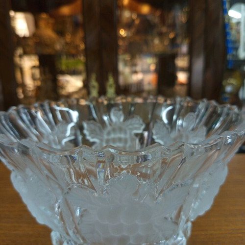 Carved salad bowl new with base designs