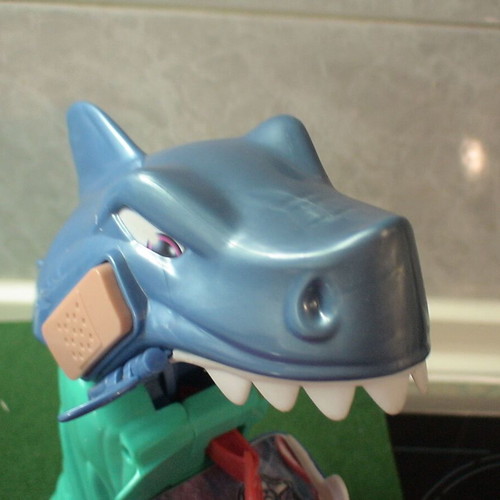 Hot Wheels City Shark Beach Battle Challenge playset