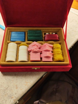 Poker chips like new in velvet case