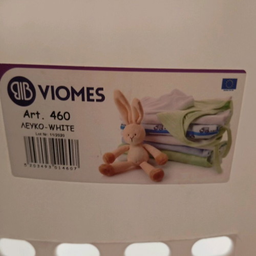VIOMES plastic laundry basket white like new with lid