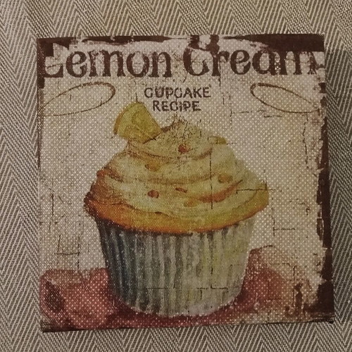 Cupcake framed art print like new 17x17 cm