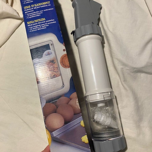 Cookie press like new for baking with various attachments