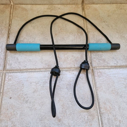 Fitness bar with resistance band like new
