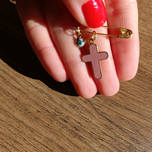 Protective pin with eye and cross pink enamel like new