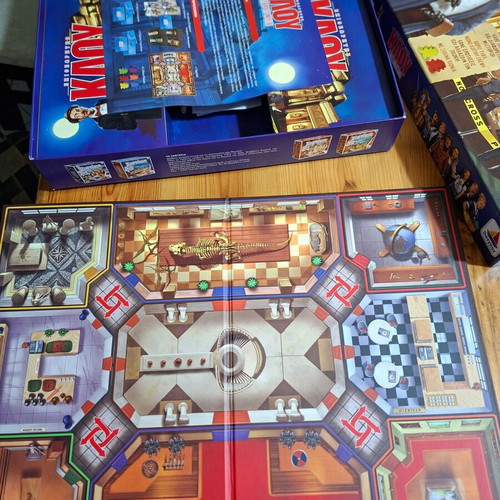 Inspector Clue Mystery at the Museum board game like new